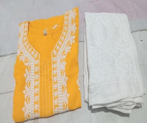 Conjunto de Kurta y Pantalón Amarillo de Algodón con Bordado, Ropa Tradicional Diaria para Mujer, Precio al por Mayor, Conjunto de Moda 84528 - Product Image 3