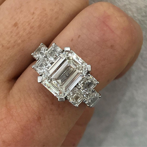 แหวนหมั้นเพชรทรงเหลี่ยมมรกต เพชรเพาะเลี้ยง 1 กะรัต ทองคำขาว 14k หรูหรา รับรองโดย IGI สำหรับงานปาร์ตี้ - Product Image 5