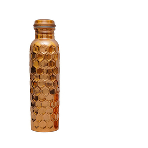 Botella de agua de cobre puro con diseño premium de corte de diamante en forma de panal, a prueba de fugas, ecológica, para yoga, gimnasio y uso en la oficina. - Product Image 2