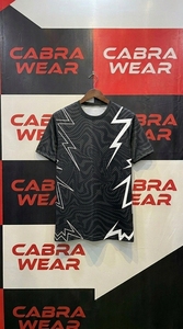 Camiseta Deportiva Sublimada Unisex, Negra, con Estampado Geométrico de Rayos, Cuello Redondo, Manga Corta, Secado Rápido, Poliéster, Personalizable para Softbol - Product Image 2