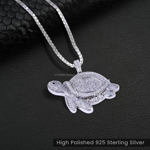 Pendentif tortue de mer exclusif avec pierres de diamant Moissanite de qualité supérieure et look tendance - Product Image 1