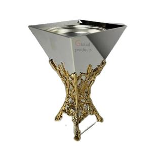 Forma cuadrada acabada en plata superventas con diseño dorado - Product Image 1