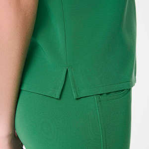 ชุดยูนิฟอร์มพยาบาลพิมพ์โลโก้ตามสั่งสำหรับผู้หญิง ขายดี ชุดสครับกันยับ ขายส่ง ชุดสครับโรงพยาบาล ชุดยูนิฟอร์มแพทย์และพยาบาล - Product Image 4