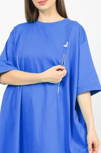Camiseta Azul Sólida Extra Grande para Mujer, Corte Holgado, Manga Corta, Cuello Redondo, Secado Rápido, Tejido de Punto, 100% Poliéster, Estilo Vestido de Longitud Media - Product Image 3