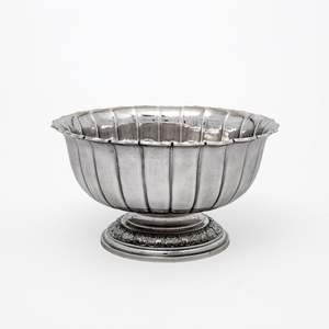 Élégante coupelle à vin vintage en argent sterling sur pied, style antique, seau à glace classique pour la décoration intérieure - Product Image 1