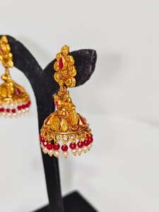 Pendientes Antiguos de Oro Sólido de 22k Hechos a Mano con Esmeraldas Verdes y Perlas Naturales, Joyería Clásica para Bodas - Product Image 2