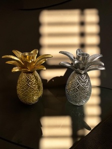 Porte-bougie ananas en métal doré et argenté, décoration d'intérieur, design durable - Product Image 2