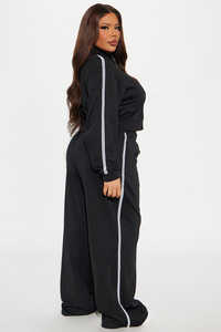 Conjunto de 2 Piezas Personalizado de Sudadera con Capucha y Pantalones Acampanados de Estilo Urbano con Pedrería - Product Image 2