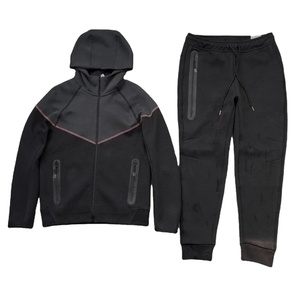 Conjunto Deportivo Unisex de Alta Calidad Personalizable con Logotipo y Diseño Único - Product Image 1