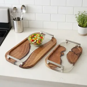 Plateau en bois et résine de qualité supérieure, alliant bois naturel et résine transparente, pour un service élégant des aliments et une organisation de la maison. - Product Image 2