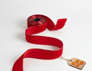 Cinta de terciopelo rojo de 50 mm de primera calidad, suave, de lujo, resistente al encogimiento, para decoración de prendas y empaques de regalo. - Product Image 5