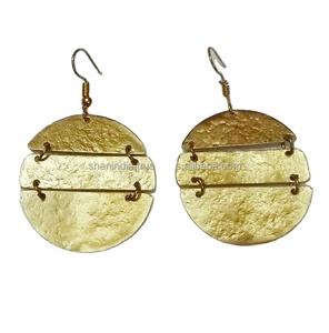 Boucles d'oreilles pendantes fantaisie bohèmes martelées à la main en fil de laiton plaqué or en spirale pour femmes élégantes - Product Image 5