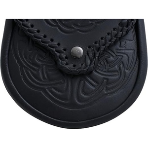 Sporran en cuir noir de qualité supérieure avec motif celtique en relief, emblème tête de cerf argentée, bord tressé, kilt écossais traditionnel - Product Image 3