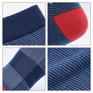 Chaussettes ras du cou tricotées respirantes à motif lettres bleu et rouge pour adultes, usage quotidien décontracté - Product Image 4