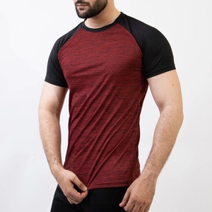Camiseta de Hombre de Alta Calidad, Roja y Negra, Manga Raglán, Secado Rápido, Transpirable, Corte Regular, Cuello Redondo, Tejido de Punto, 100% Algodón - Product Image 3