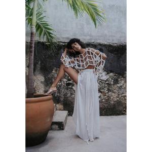 Blouse longue transparente blanche en crochet style bohème pour femme, sans manches, épaules dénudées, ajourée, mode printemps-été, vente en gros - Product Image 1