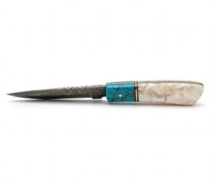 Outil de terrain extérieur artisanal en acier Damas goutte de pluie, incrustation turquoise, manche en résine perlée - Product Image 2