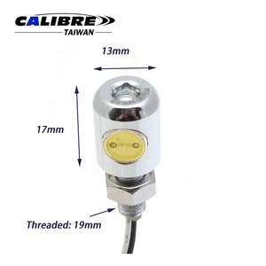 Placa de Matrícula LED para Motocicleta TAIWAN CALIBRE Serie R Trasera con Perno M6 Cromado 13x17mm 1 Año de Garantía para Reemplazo - Product Image 2