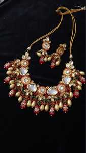 ชุดสร้อยคอและต่างหูแบบ Kundan ประดับคริสตัล ไรน์สโตน มุกเทียม ลูกปัดสีแดง สไตล์วินเทจ สำหรับเจ้าสาว งานแต่งงาน งานหมั้น แบบชาติพันธุ์ - Product Image 4