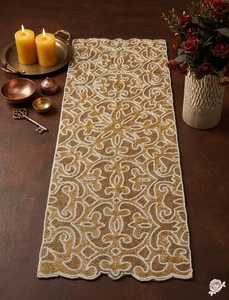 Chemin de table vintage en tissu, rectangulaire, fait main, motif orné, or et blanc, tapis décoratif - Product Image 2