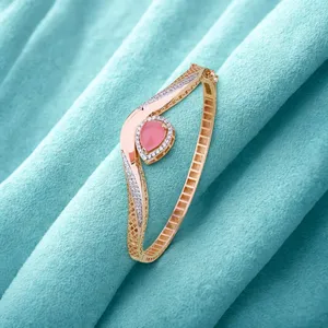 กำไลประดับเพชรสีทองสง่างามสำหรับผู้หญิงดีไซน์โค้งหรูหรามีน้ำหนักเบามีสไตล์พร้อมหินสีชมพู - Product Image 2