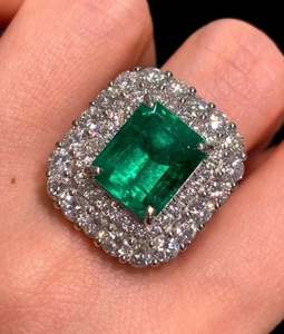 Bague de luxe en émeraude de laboratoire en argent sterling 925 plaqué or, émeraude taille coussin, zircone cubique, élégante bague en pierre précieuse verte - Product Image 1