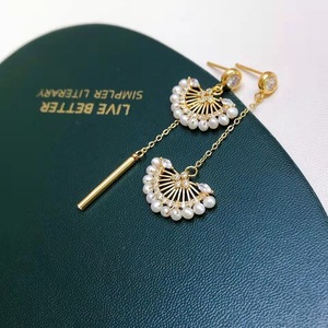 Pendientes de Pluma Retro del Siglo XIX con 2-3 Perlas de Agua Dulce y Aguja de Plata 925, Estilo Elegante - Product Image 1