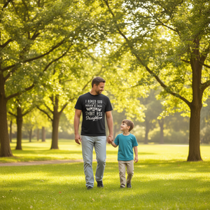T-shirt da uomo a maniche corte girocollo con stampa serigrafica per la festa del papà, con scritta 'Partner in Crime Smartass Daughter Dad' - Product Image 3