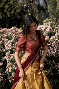 Lehenga Choli Tradicional Étnico Indio de Diseño con Tejido Zari, Largo hasta el Suelo, Materiales Reciclados, Traje de Boda para Mujer, Elegante - Product Image 2