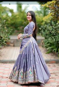 LAHENGA CHOLI DUPATTA DE SEDA CHINON CON TRABAJO DE BORDADO CON HILOS - Product Image 2