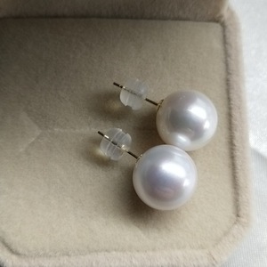 Pendientes de Perlas Redondas de 9-10 mm en Oro de 18K, Joyería de Alta Gama para el Día a Día - Product Image 4