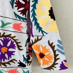 Chaqueta de algodón Suzani hecha a mano en India, chaqueta corta bordada a mano, abrigo unisex, chaqueta corta Suzani hecha a mano - Product Image 2