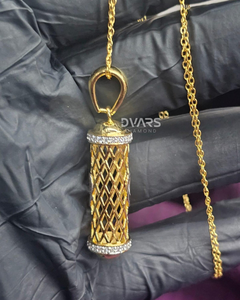 Pendentif Cylindrique en Argent Sterling 925 Plaqué Or Jaune 14K, Pendentif Souvenir d'Amour, Moissanite, Personnalisable, Vente en Gros - Product Image 3