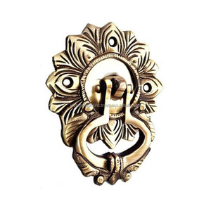 Aldaba de puerta de apartamento moderno elegante hecho de latón con acabado de latón antiguo diseño de flor de forma redonda hecho a mano - Product Image 2