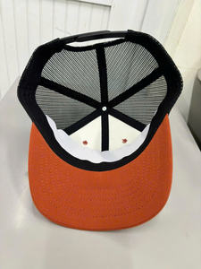 หมวกแก๊ปทรง Trucker สีทูโทนแบบเรียบ  ปีกสีเทอร์ราคอตต้า  ตาข่ายสีครีม  รับผลิตตามสั่ง (OEM) ขายส่ง ผลิตในเวียดนาม สำหรับแบรนด์ต่างๆ พร้อมสกรีนโลโก้ - Product Image 5