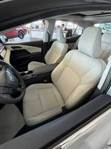 Camry XLE 2.5L Híbrido de Lujo Sedán FWD 2025 usado - Product Image 5