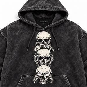 Sweat à capuche noir délavé pour homme avec motif trois crânes - Product Image 5