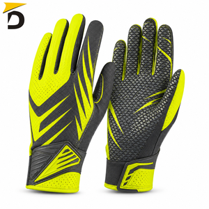 Gants de football performants dotés d'une paume optimisée pour l'adhérence et d'une conception légère pour une manipulation confiante lors des actions rapides du jeu. - Product Image 5