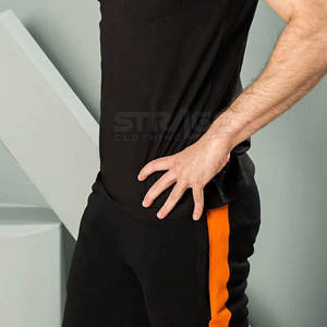 Conjunto Deportivo para Hombre de Dos Piezas: Camiseta de Algodón Transpirable con Ribete Naranja y Bolsillo en el Pecho, y Pantalones Deportivos - Product Image 3