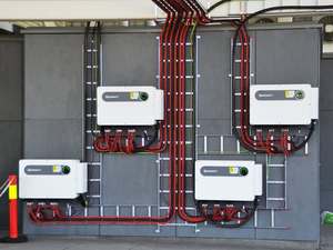 พร้อมจัดส่งอินเวอร์เตอร์ Growatt 110KW แบบเชื่อมต่อระบบไฟฟ้า 3 เฟส สำหรับตลาดยุโรป - Product Image 4