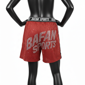 Pantalones Cortos Deportivos de Malla para Hombre, 150 GSM, Tela de Poliéster Suave, Paneles Laterales en Contraste Rojo, Logotipo Personalizado, Pantalones Cortos para Mujer - Product Image 2