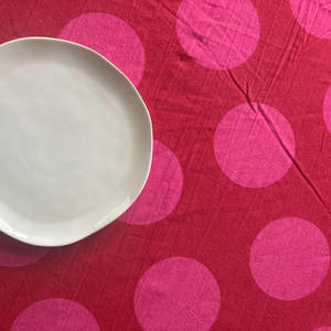 Mantel de lunares, diseño rojo y rosa, cubierta rectangular para mesa de comedor - Product Image 2