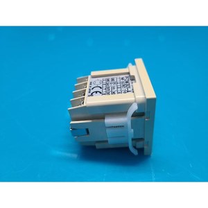 Monitor de Flujo Digital SMC PF2W301-A Usado Como Parte de Equipos Semiconductores Legados - Product Image 3