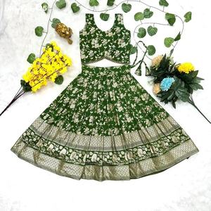 La mejor tela para festivales, Dola tradicional india teñible a mano con blusa Lehenga bordada, proveedor mundial. - Product Image 1