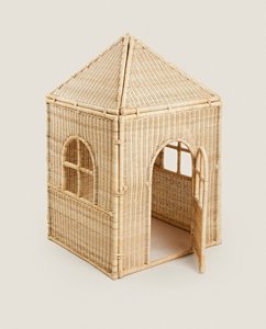Maison de poupée détachable magnifiquement conçue pour les enfants, tissée en rotin naturel, disponible en deux tailles pour poupées et enfants. - Product Image 1