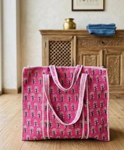 Sac fourre-tout en coton matelassé brodé floral peint à la main Elite Craft Studio, style bohème, ouverture supérieure, réutilisable, pour le shopping - Product Image 2