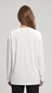 T-shirts en velours surdimensionnés Regal Three LLC pour femmes, logo brodé personnalisé sur le devant, t-shirt en velours pour femmes, col rond, t-shirts en velours - Product Image 2
