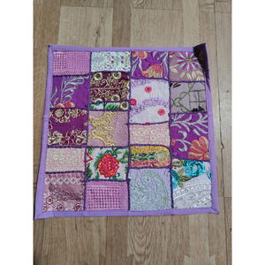 Housse de coussin patchwork faite à la main, broderie florale en coton, style bohème, carrée, pour la décoration de la maison, cadeau pour elle - Product Image 1