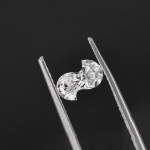 เพชรทรงแฟนซี 1 กะรัต รับรองโดย IGI ระดับ VVS เพชรเลี้ยงในห้องปฏิบัติการ ตัวอักษร S สำหรับทำจี้ Luxira Export เจาะด้วยเลเซอร์ - Product Image 1
