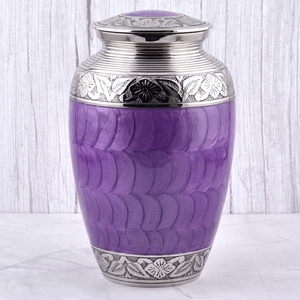 Urna Funeraria de Latón para Cenizas Humanas, con Patrones Florales y de Escamas de Pescado en Verde y Plateado, Superficie Pulida - Product Image 4
